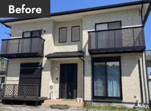 伊豆の国市 外壁塗装工事 施工前（カビやコケで汚れた外壁）