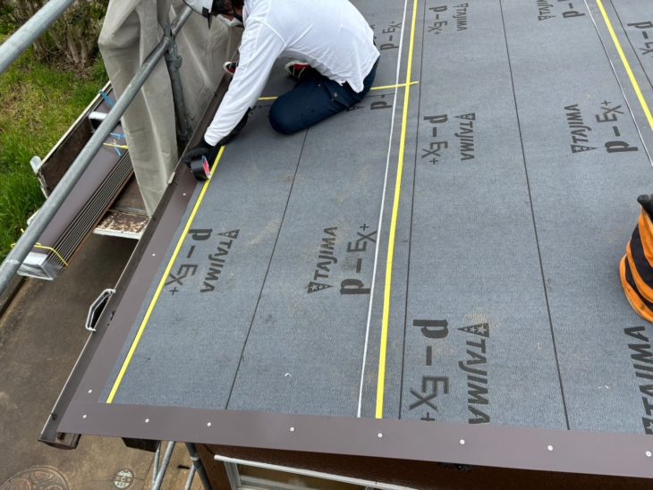 風が強い日に屋根がバタバタする！屋根葺き替え工事