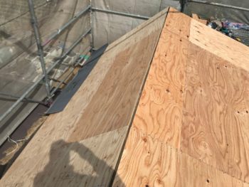 風が強い日に屋根がバタバタする！屋根葺き替え工事