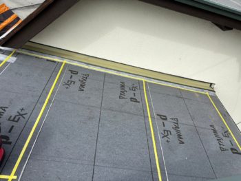 地震で家屋の倒壊を心配して重い屋根瓦から軽い屋根への葺き替え