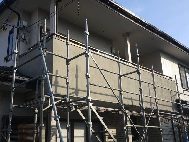 モルタル壁を経年劣化によるヒビから守るためにベランダ外壁改修工事