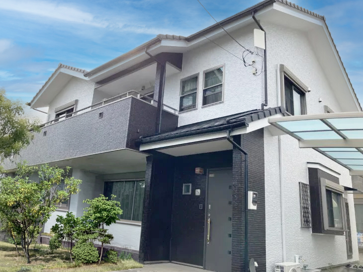 【沼津市】築15年の窯業系サイディング外壁を塗装で一新、色あせとコーキングのヒビを改善し美観と防水性を向上