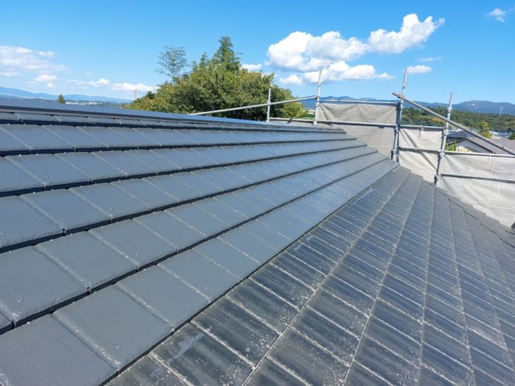 外壁と屋根の耐久性を同じにすることで、振替のタイミングのずれを防ぎます。