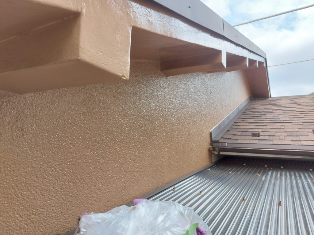 メーカー規定の塗布量を守り、ムラのないよう丁寧に仕上げます。