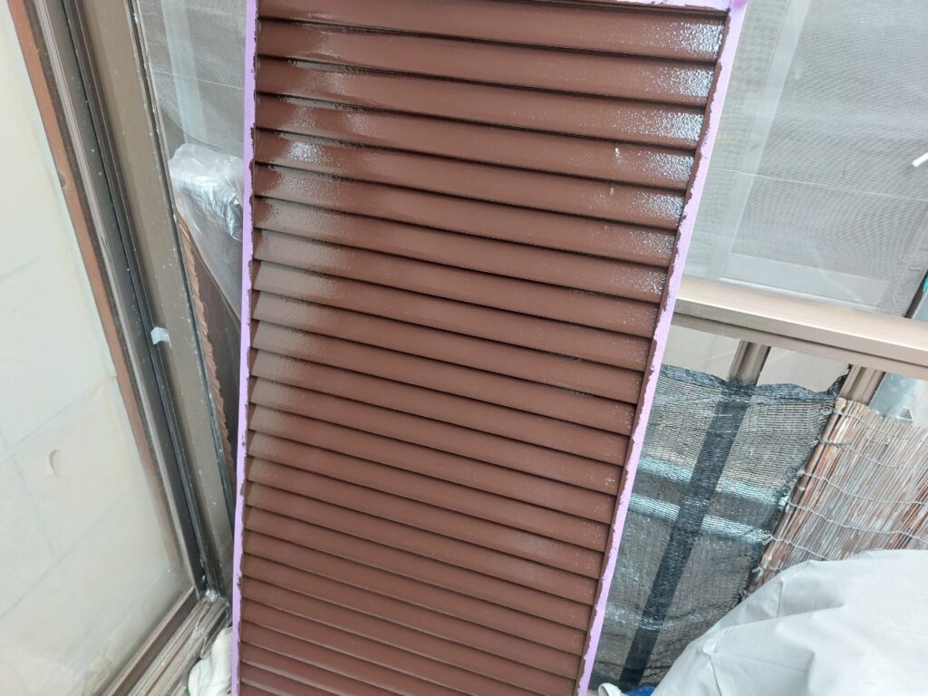 1枚ずつ外して施工する事で、ムラなくきれいに仕上がりました。