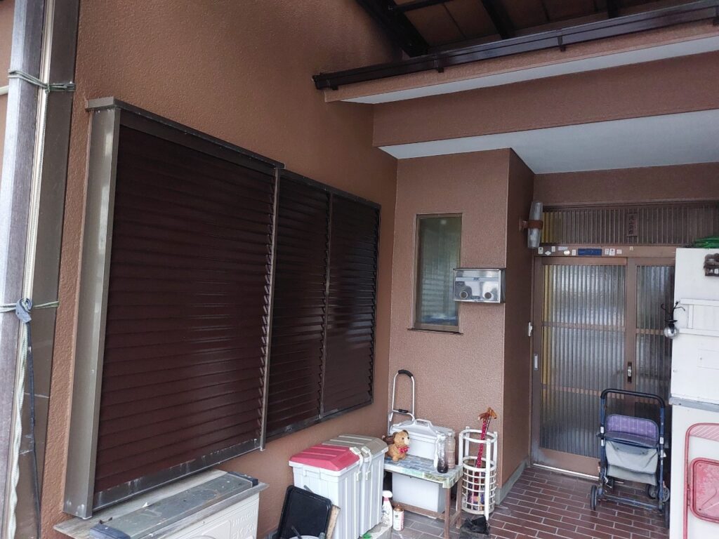 雨戸を設置、開け閉めができなかった箇所も、問題なく使える状態に整いました。