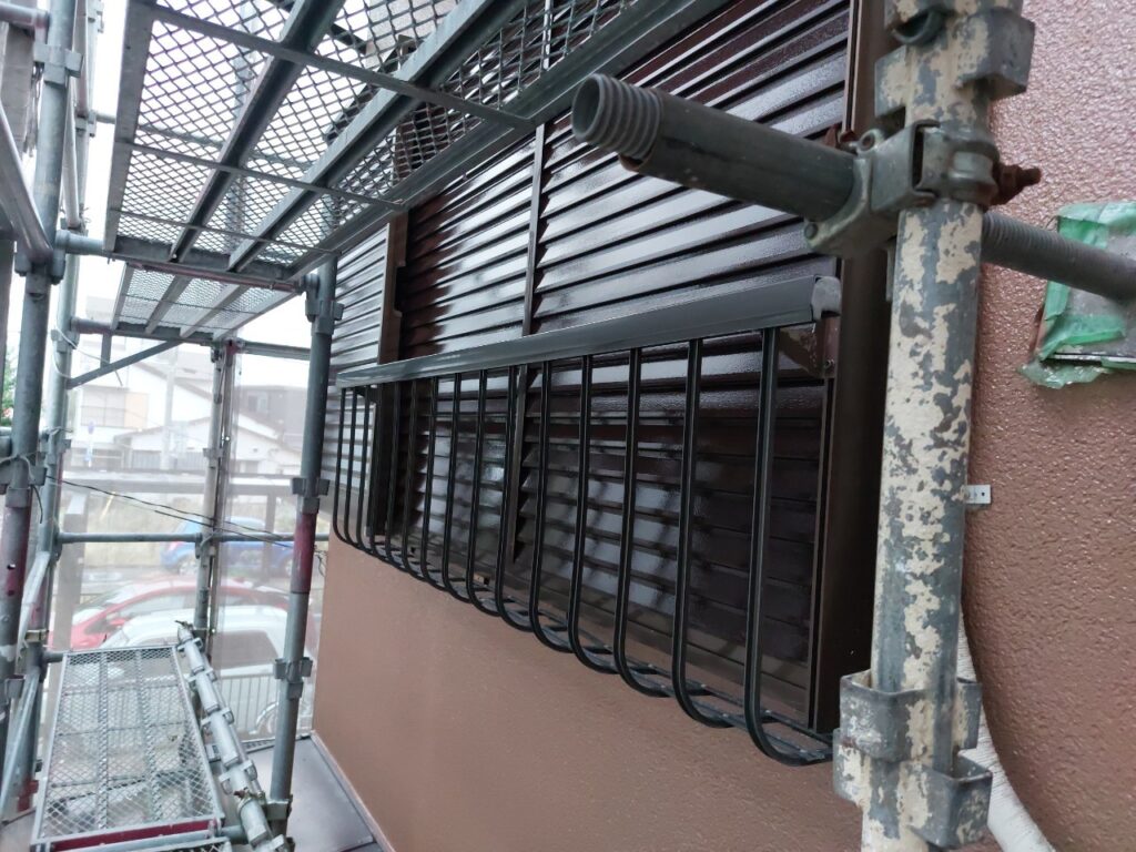 付帯部塗装もあわせて行い、外壁との色合いもきれいにまとまりました。