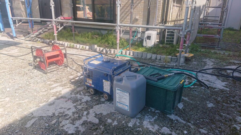 オリバークリーナーの効果により、カビやコケの根っこから落とすことができます。