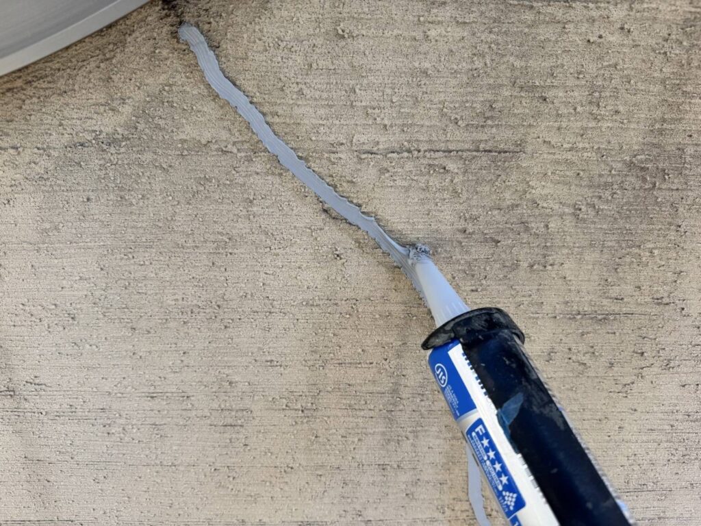 コーキング充填