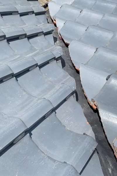 錆びた谷板金の交換で排水機能を改善し、雨漏りリスクを解消