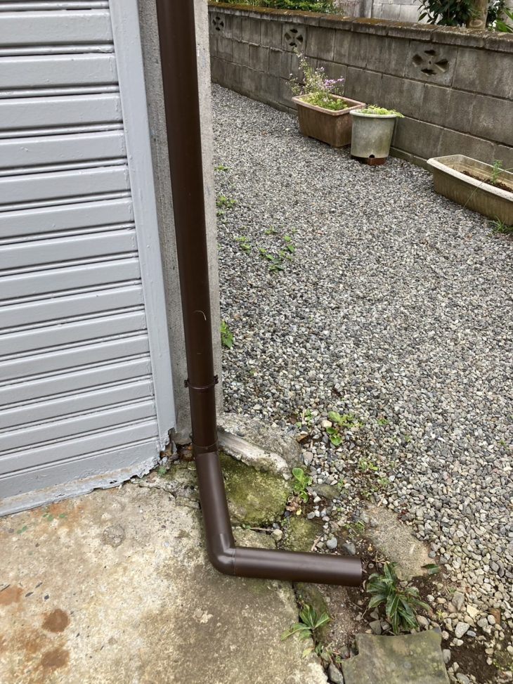 ボールがぶつかって雨樋が破損！取替え＆補修の施工事例