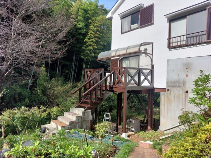 屋根と外壁の塗装、およびウッドデッキの改修工事