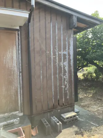 築50年外壁の一部をカバー工法で補修、空いた穴を解消して耐久性を回復