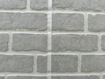 全てのコーキング打ちが完了しました。コーキング材も色々な色がありますので、今回外壁材の目地色と合うものにしました。