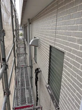 色や模様が付いている事も特徴で、今回他の3面は張り替えないため、違和感がないよう柄のものを使っていきます。