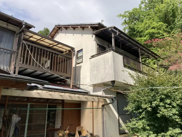 築50年の外壁屋根をカバー工法と防水改修、ハイブリッド塗料で防水補修と耐久性改善