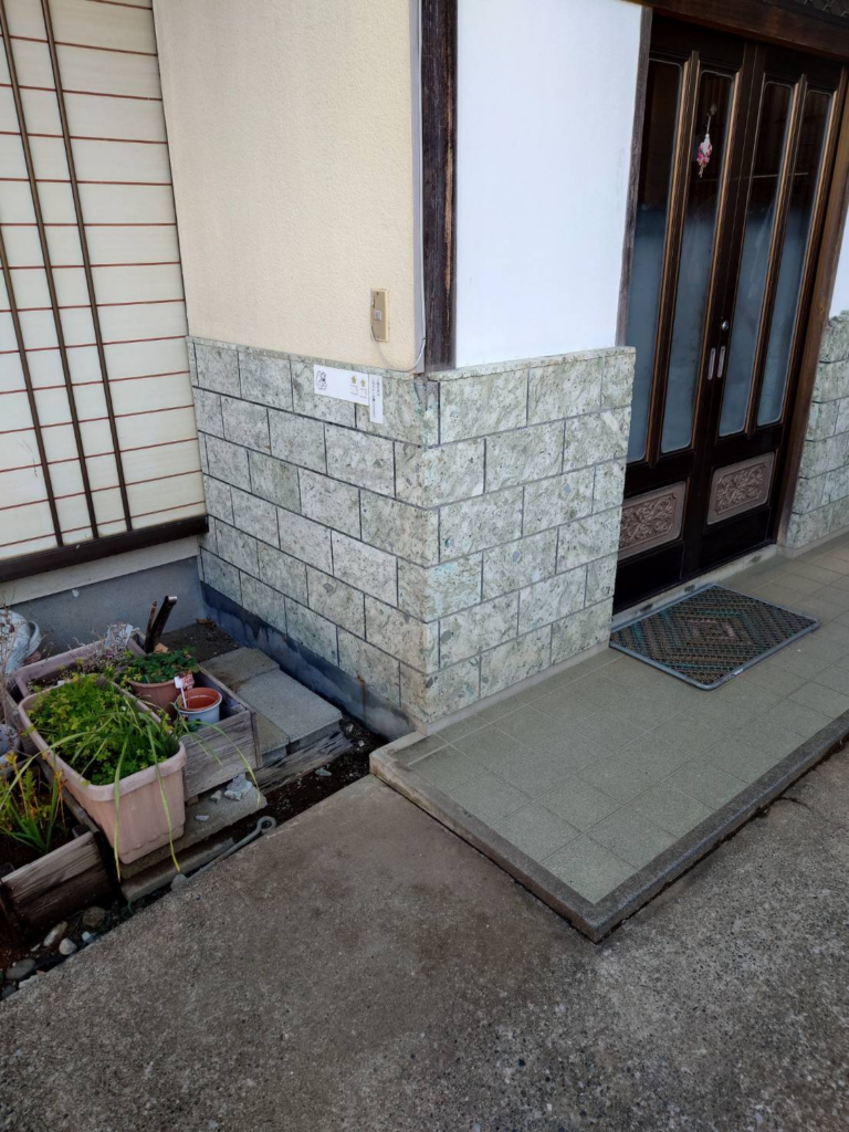 いつ崩れてもおかしくないため、安心面、安全面でも心配のある状態です。