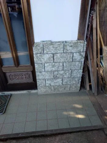 高品質シリーズ「ベスパ」でタイル割れを補修し安心と重厚感のある玄関へ